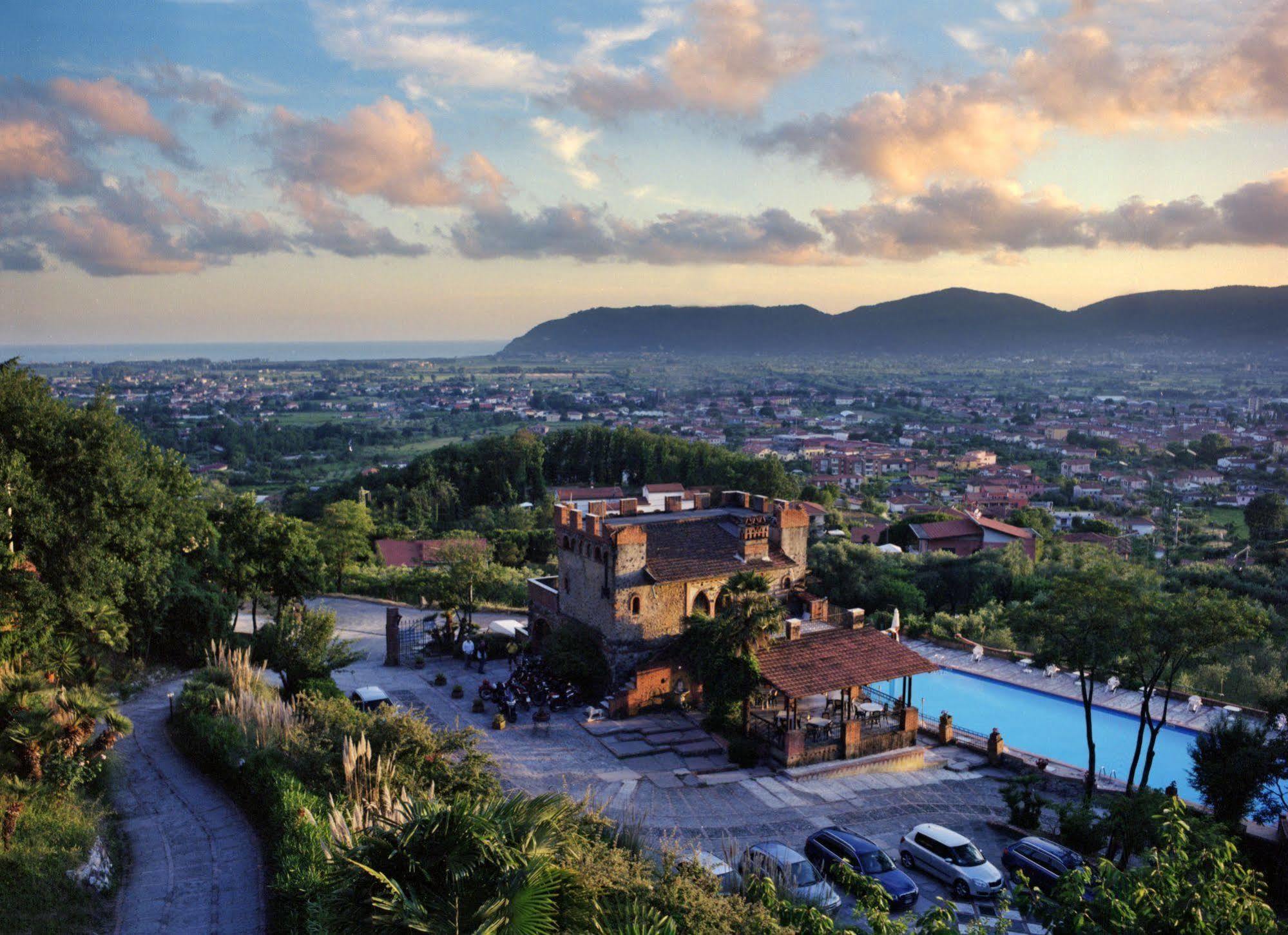 Ippotur Medieval Resort カステルヌオーヴォ・マグラ エクステリア 写真